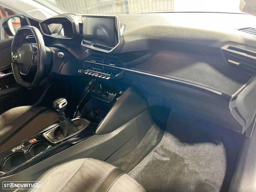 Peugeot 208 PureTech 100 Allure - 17