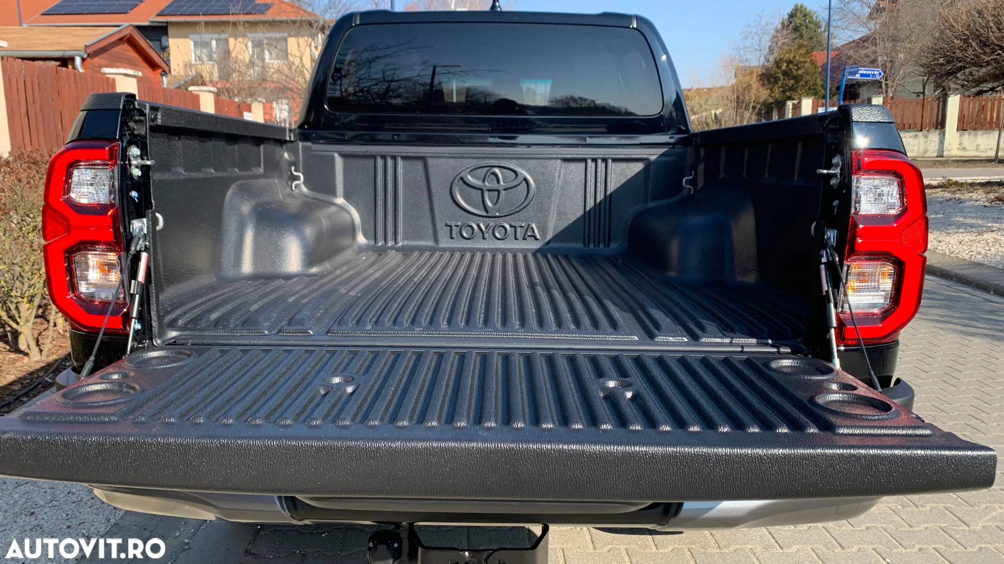 Toyota Hilux 2.8D 204CP 4x4 Double Cab AT MHEV Invincible Color Edition (3E5) - 9