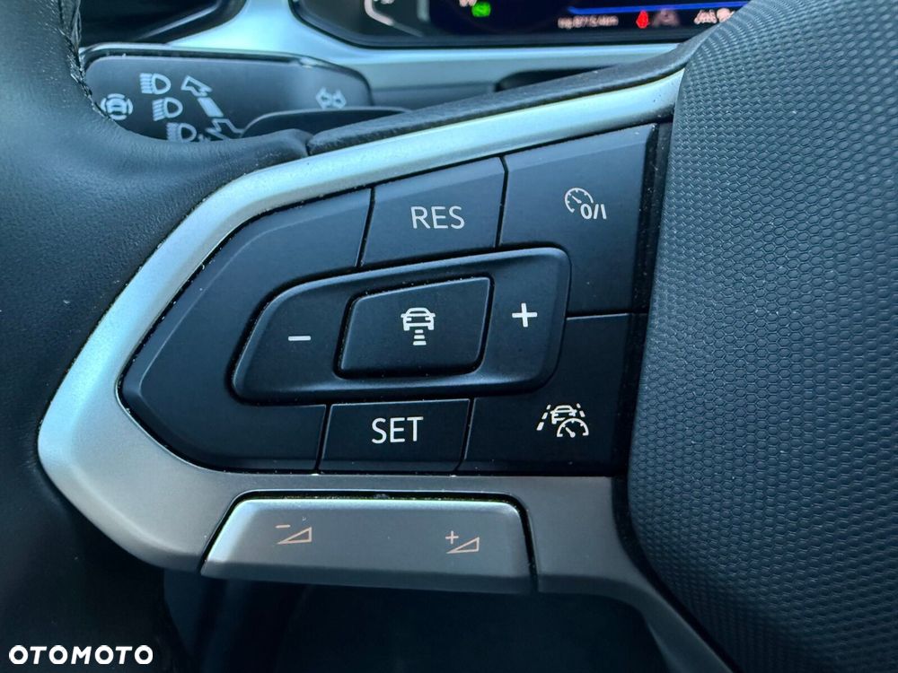 Volkswagen T-Roc - 22