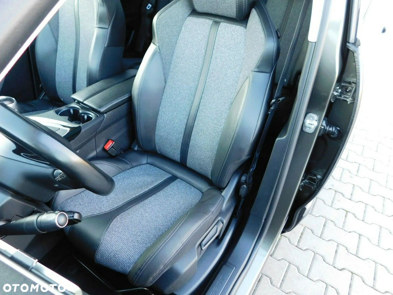 Peugeot 3008 1.5 BlueHDi Allure S&S - 14