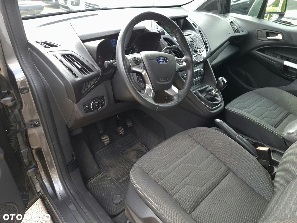 Ford Tourneo Connect Grand - 13