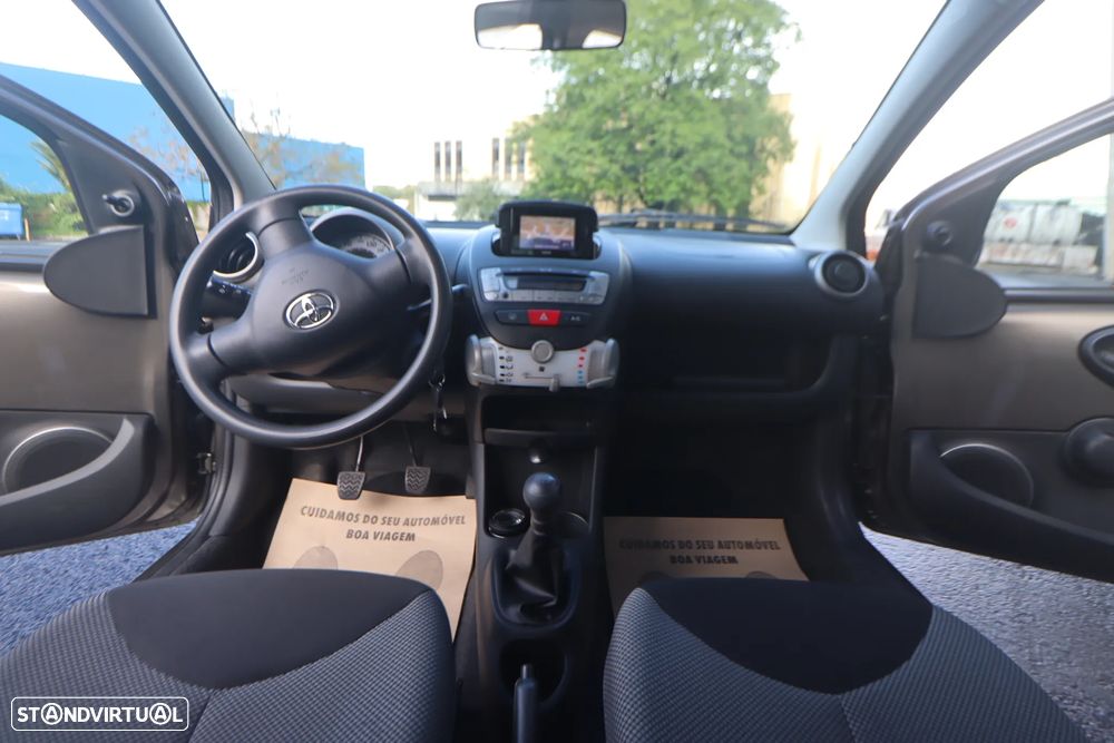 Toyota Aygo Connect - 13