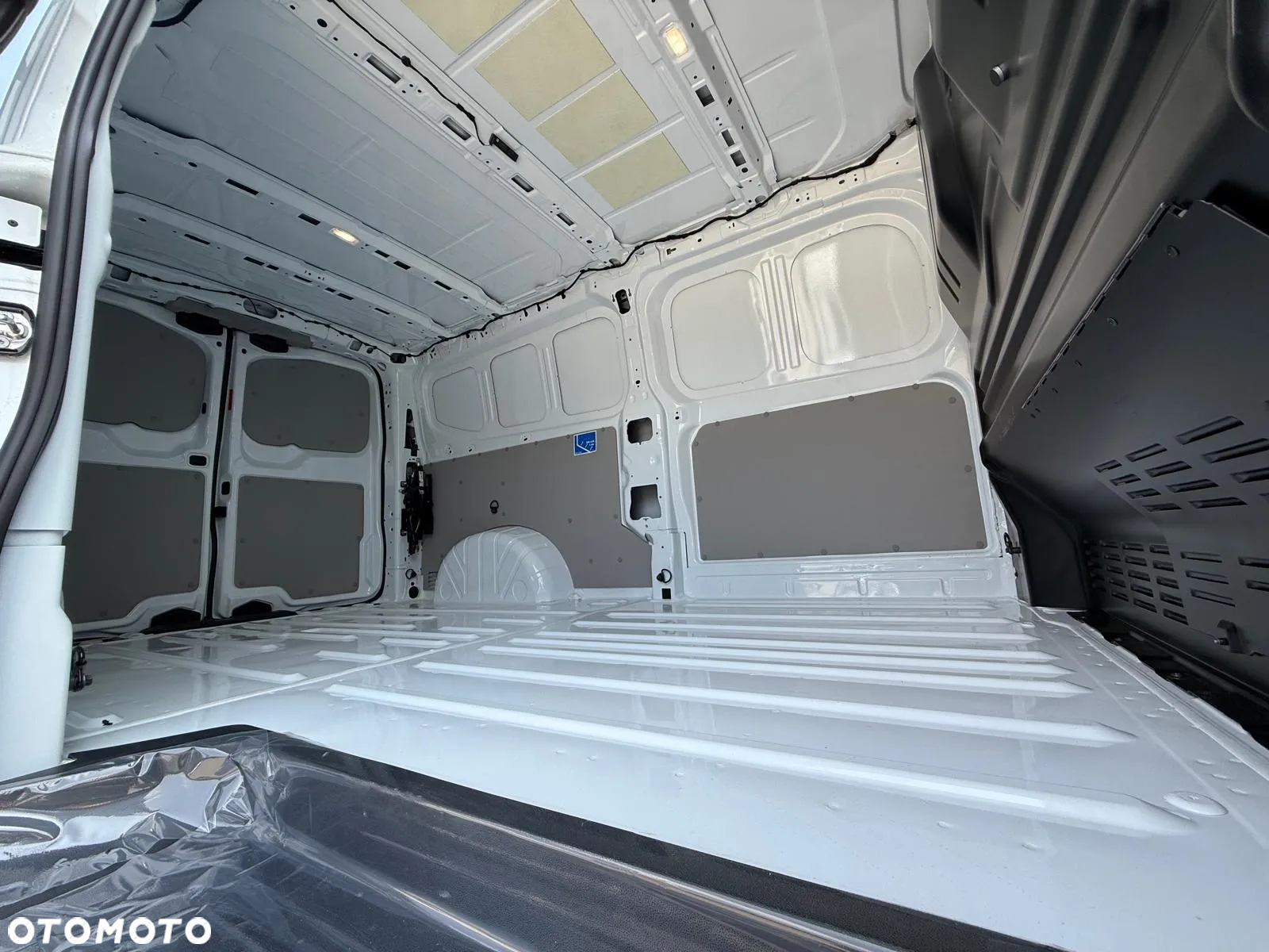Volkswagen Transporter T7 - 10