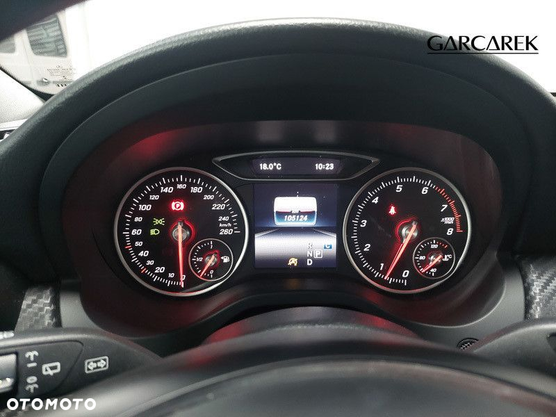 Mercedes-Benz GLA 180 7G-DCT - 25