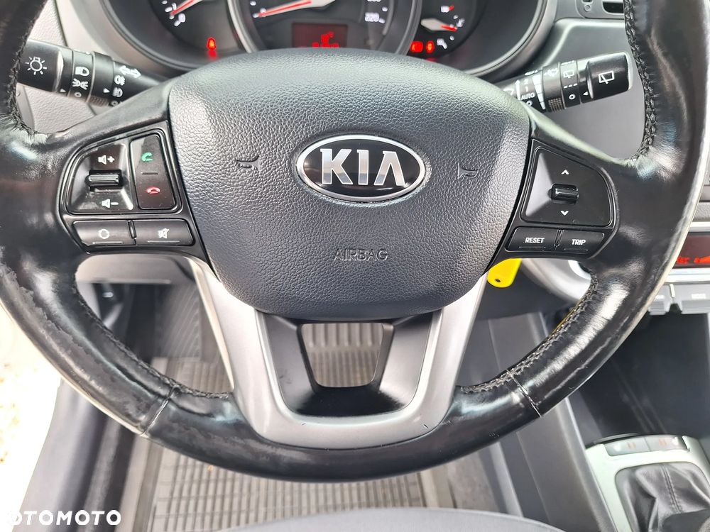 Kia Rio 1.4 Fifa World Cup Edition - 21