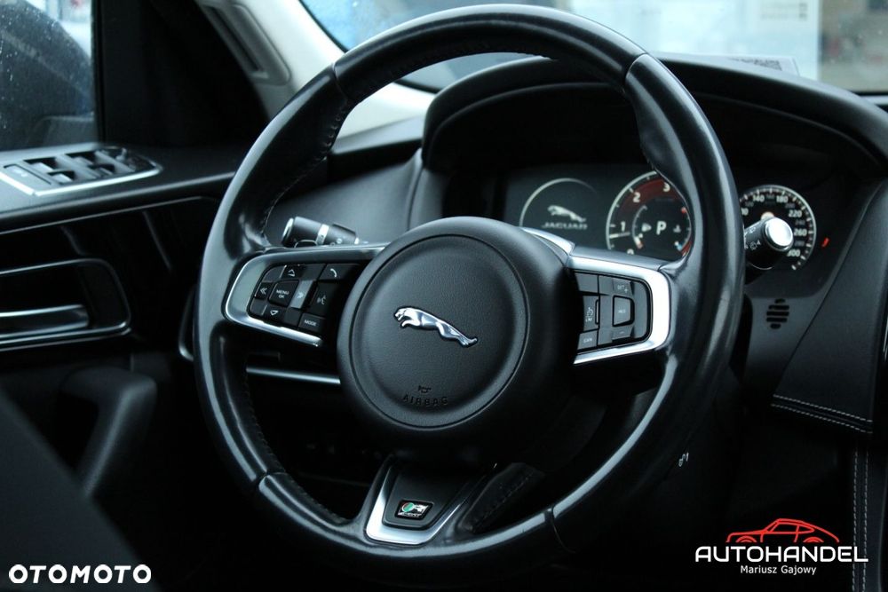 Jaguar F-Pace - 12