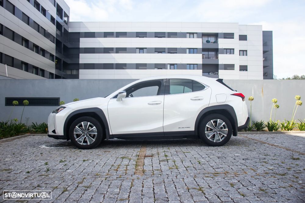 Lexus UX 300e - 2