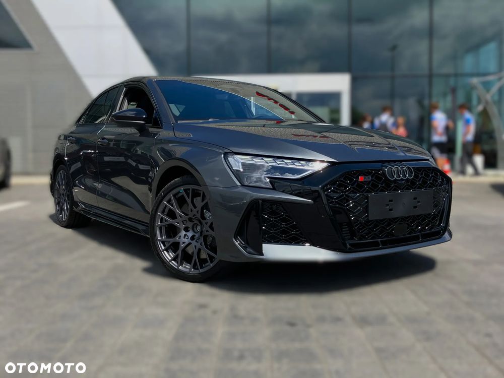 Audi RS3 Limousine - 3