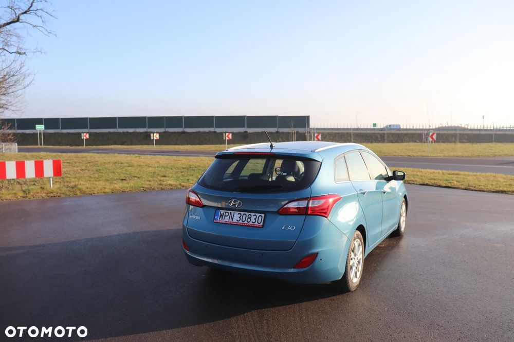 Hyundai i30 blue Kombi 1.6 CRDi Trend - 9