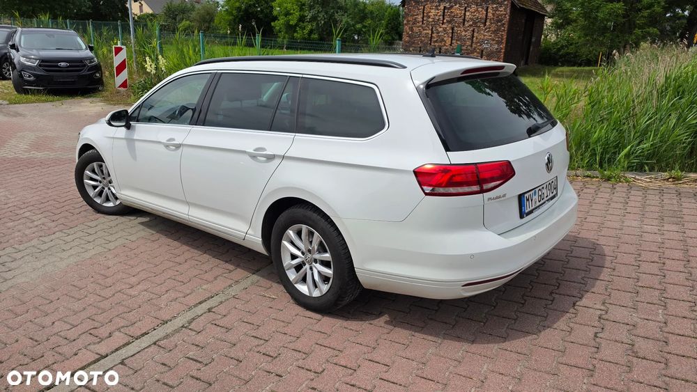 Volkswagen Passat Variant 2.0 TDI (BlueMotion Technology) Trendline - 4