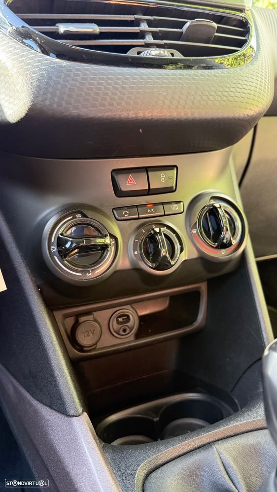 Peugeot 2008 1.2 PureTech Allure - 12