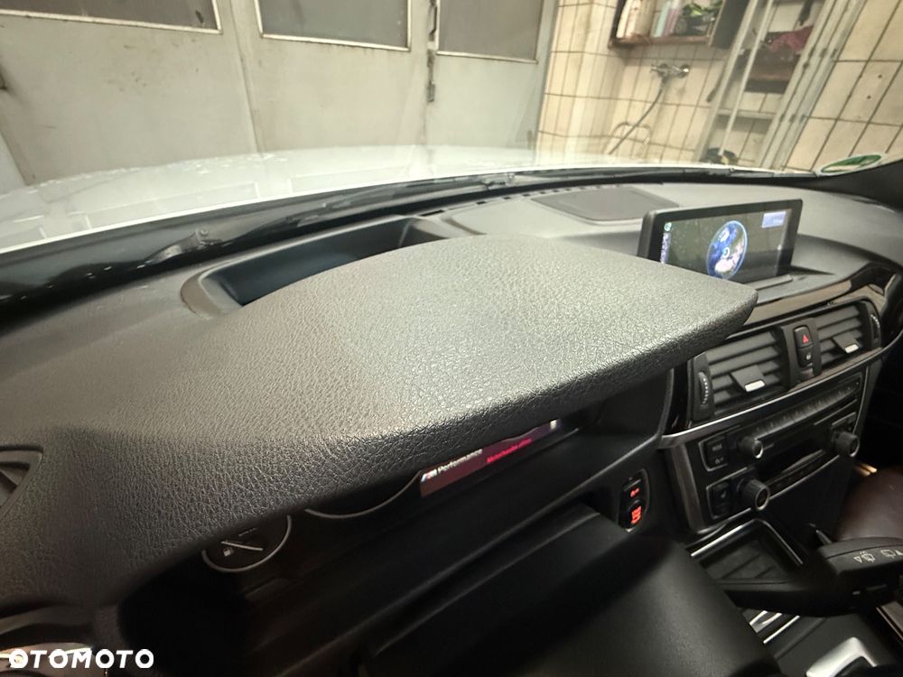 BMW Seria 3 330d M Sport - 13