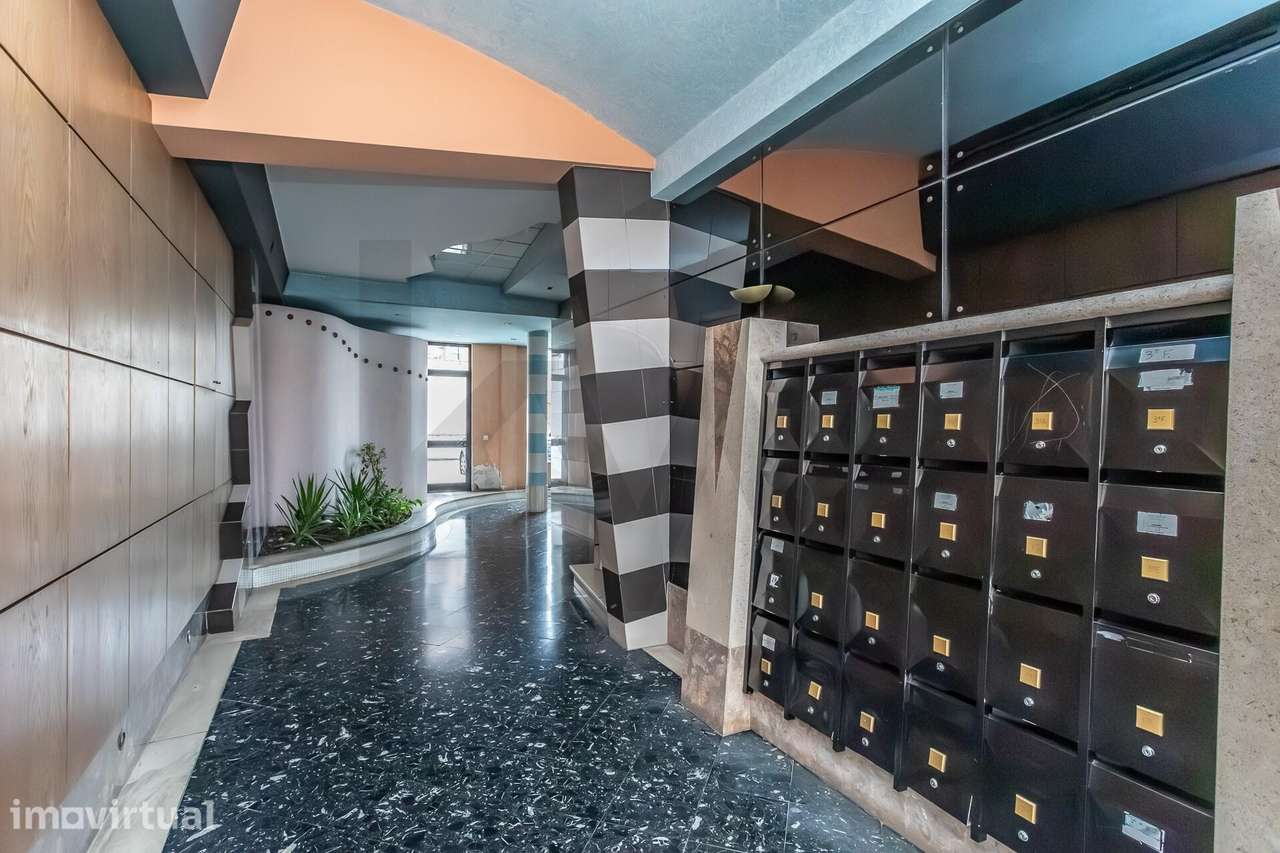 T2 amplo com estacionamento privativo na Cova da Piedade - localização - Grande imagem: 2/15