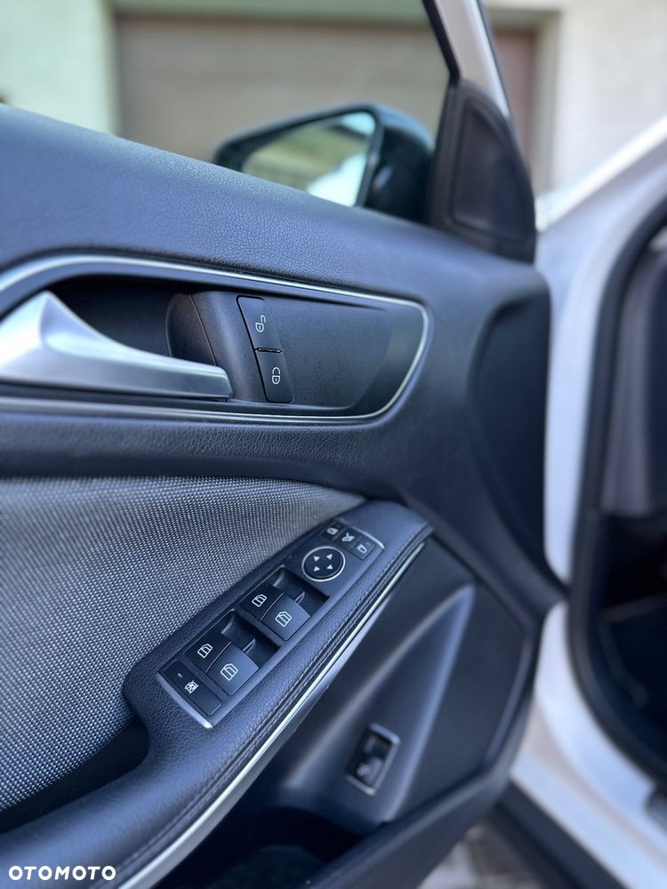 Mercedes-Benz GLA - 25