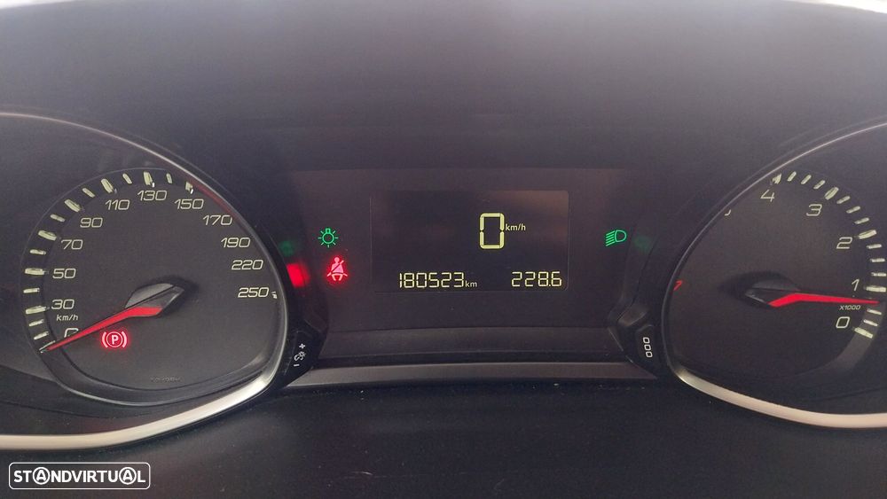 Peugeot 308 1.2 PureTech Allure J18 - 14