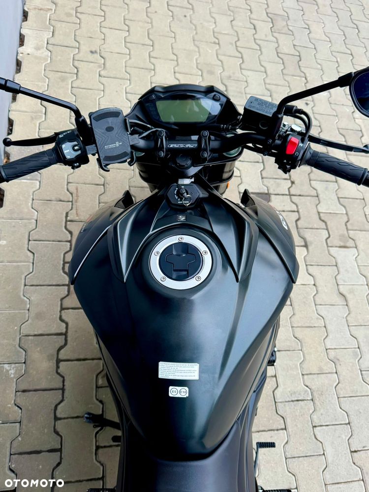Suzuki GSX - 22