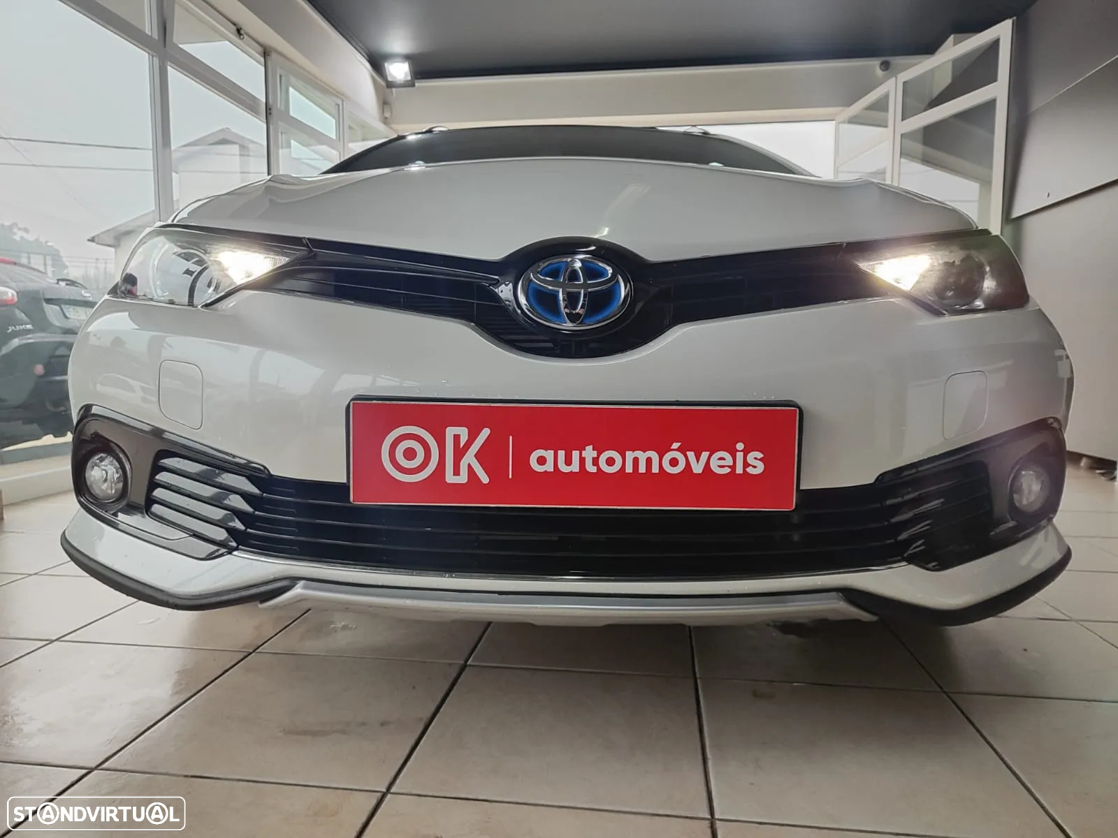Toyota Auris Touring Sports 1.8 HSD Comfort+P.Sport - 3