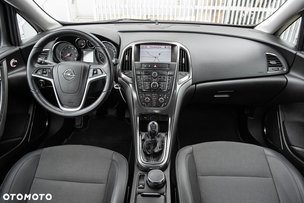 Opel Astra 1.6 Turbo Cosmo - 16