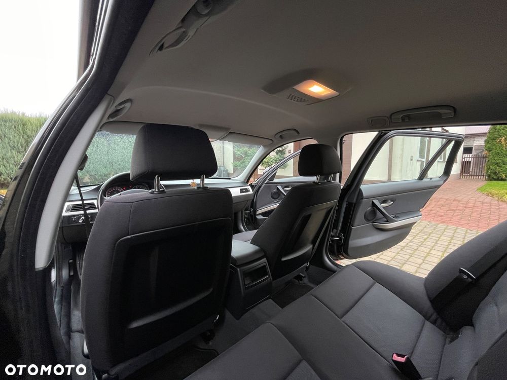 BMW Seria 3 318i Touring - 29