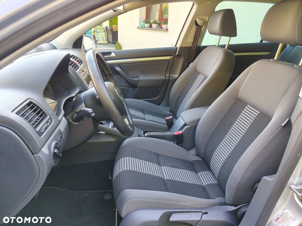 Volkswagen Golf 1.9 TDI DPF Trendline DSG - 11