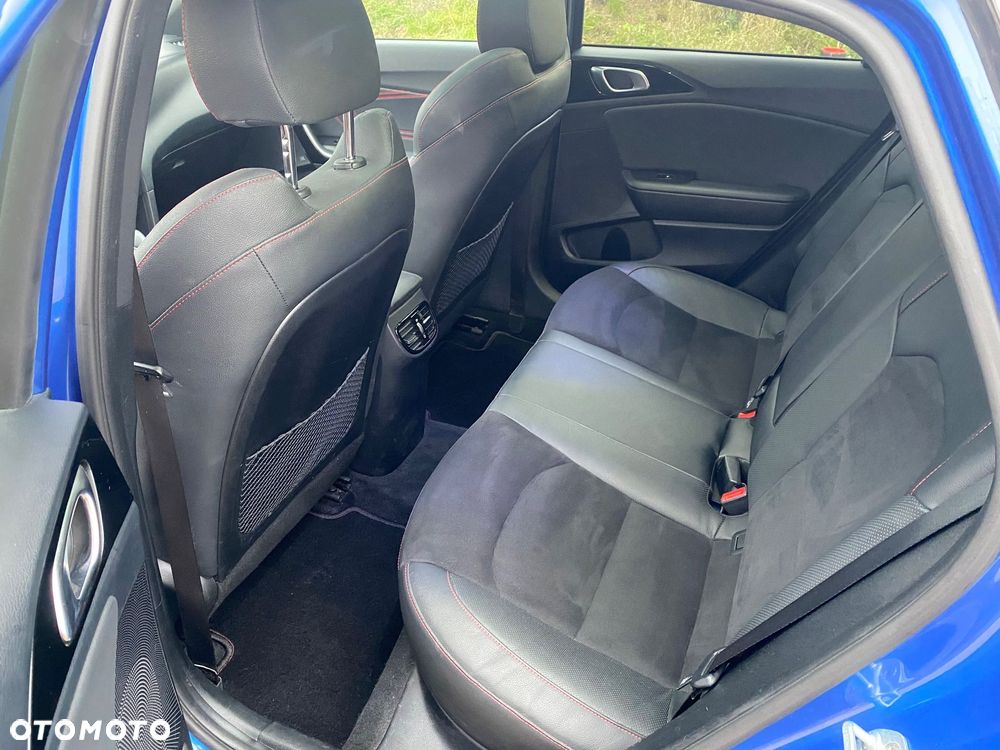 Kia Ceed - 10