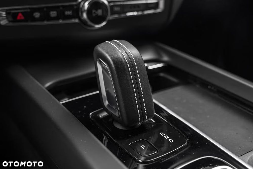 Volvo XC 60 T8 Plug-In Hybrid AWD R-Design - 26