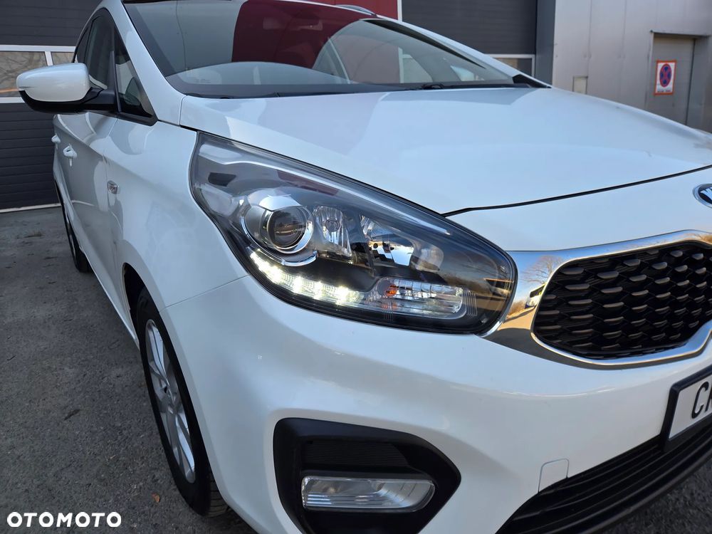 Kia Carens - 16