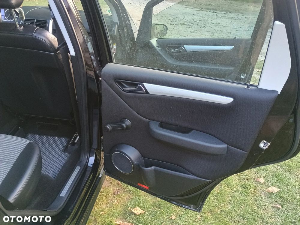 Mercedes-Benz Klasa A 200 CDI Avantgarde - 32