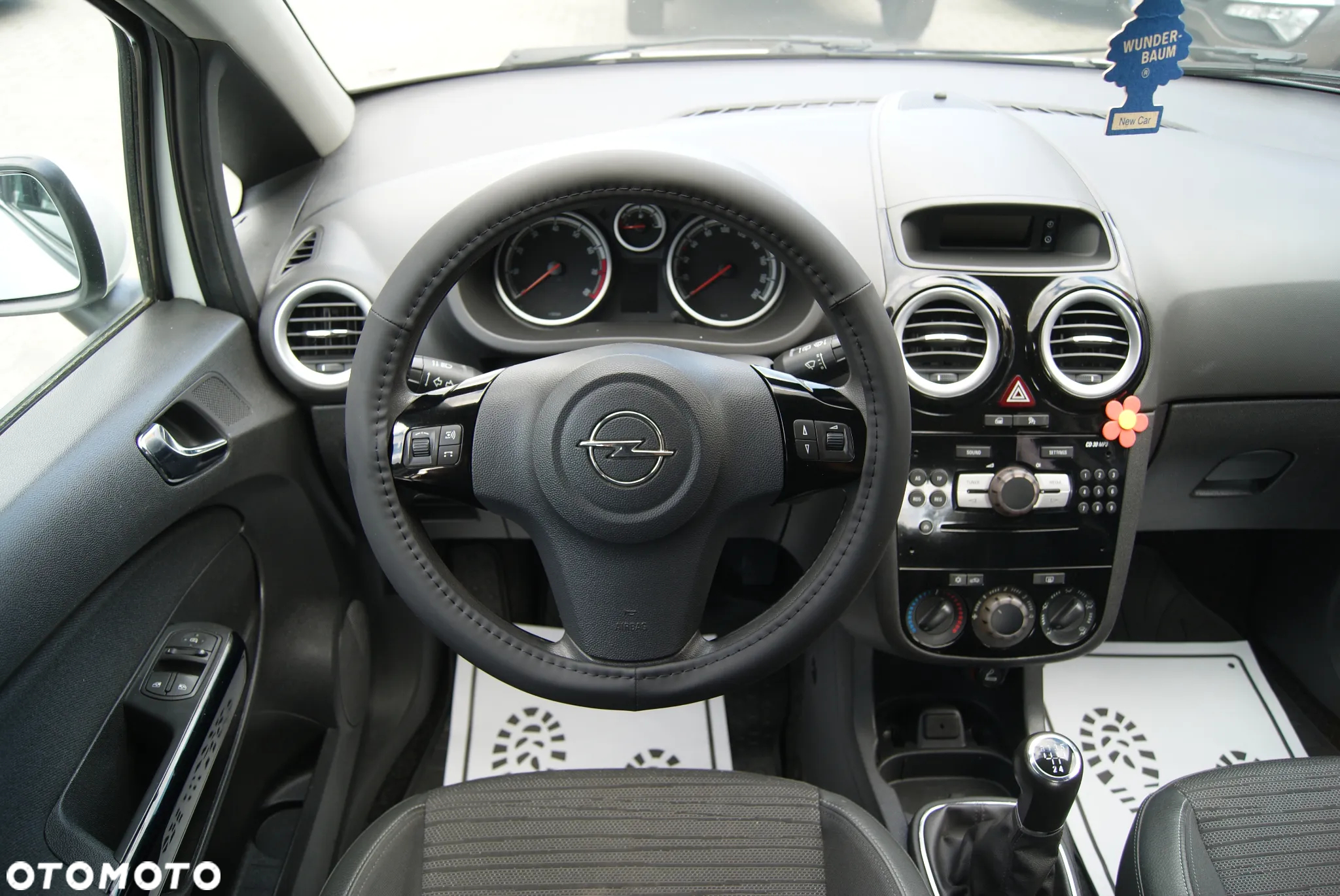 Opel Corsa 1.2 16V Essentia - 10