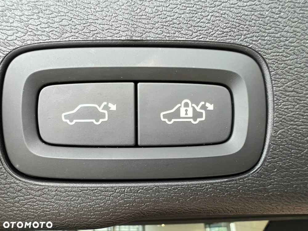 Volvo XC 60 B5 B AWD Geartronic RDesign - 32
