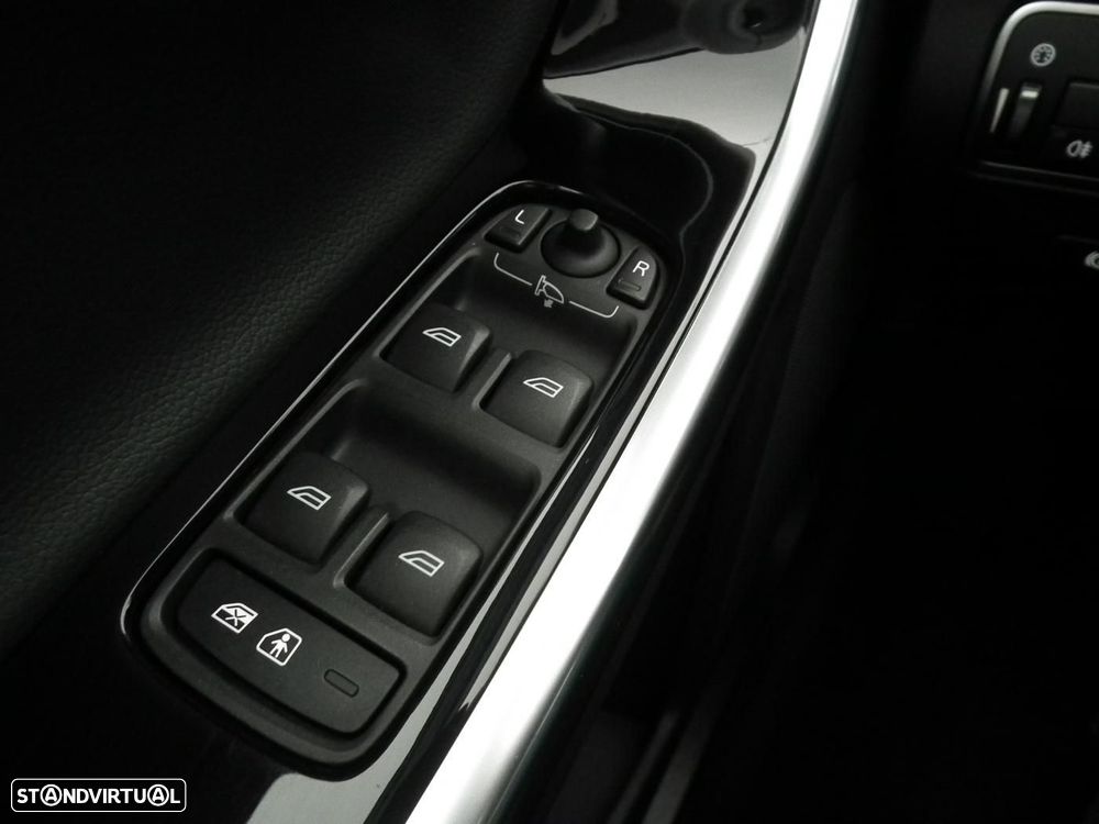 Volvo XC 60 2.0 D3 Dynamic Edition Geartronic - 32