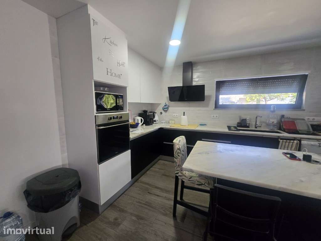 Excelente Moradia Isolada T4, com um bom espaço exterior, na Vila d... - Grande imagem: 5/23