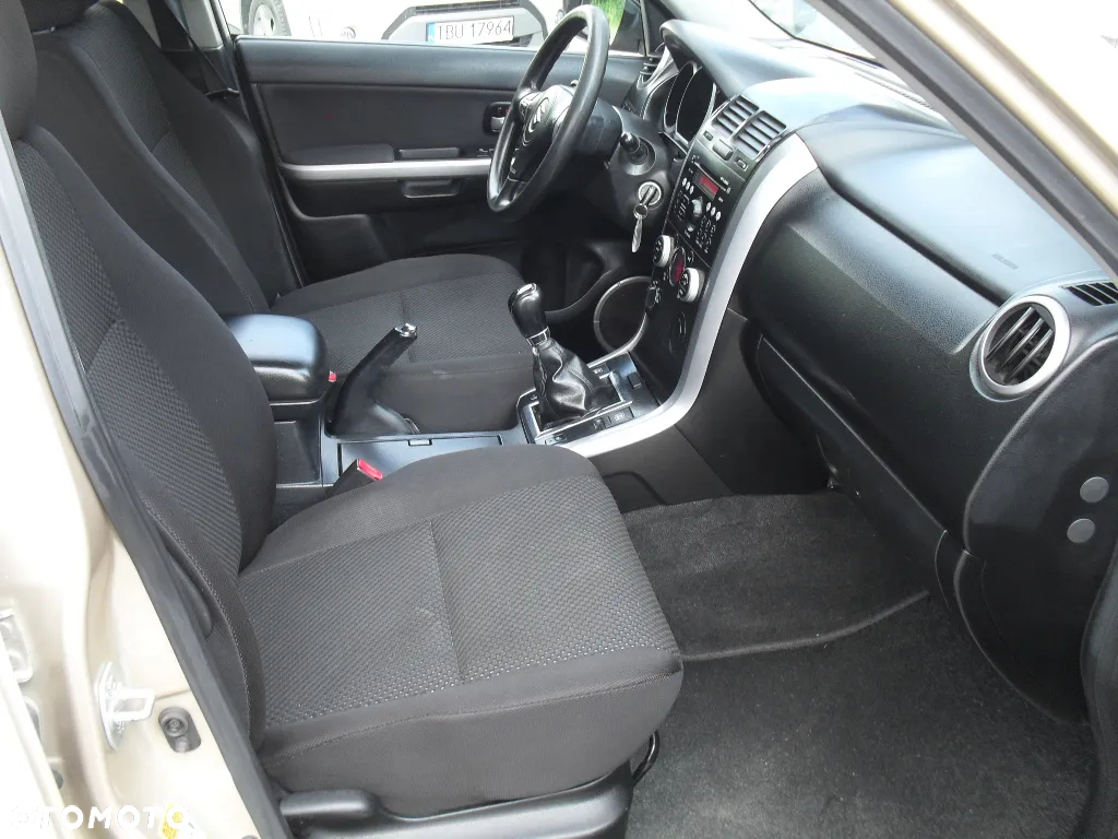 Suzuki Grand Vitara 2.0 - 28