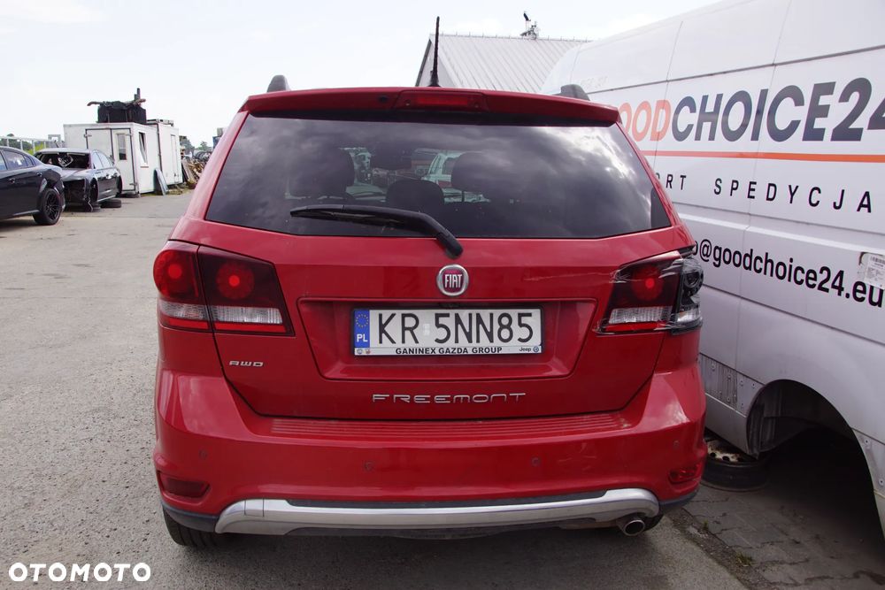 Auto na części - Fiat Freemont 2.0 MultiJet 170 KM 939B5000 62TE PRM 2015R Silnik Skrzynia Drzwi Maska Błotnik Zderzak Klapa Lampa Lusterko Klamka Szyba Deska Kokpit Sterownik Moduł Czujnik Licznik Wyświetlacz Panel Kierownica - 5