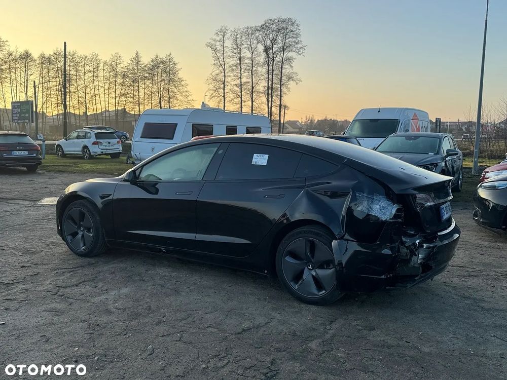 Tesla Model 3 - 8