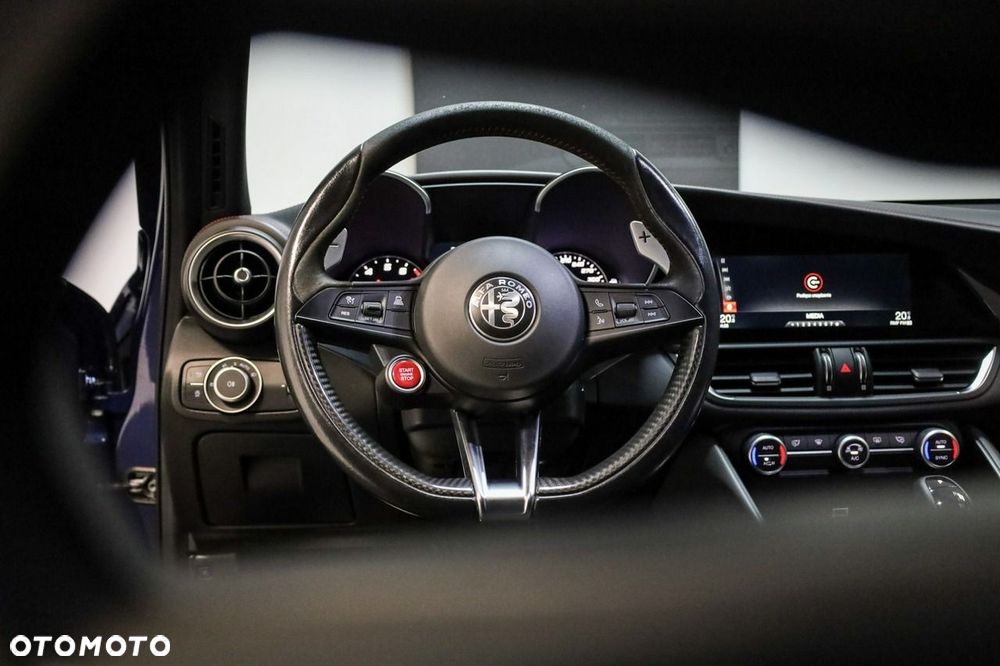 Alfa Romeo Giulia - 16