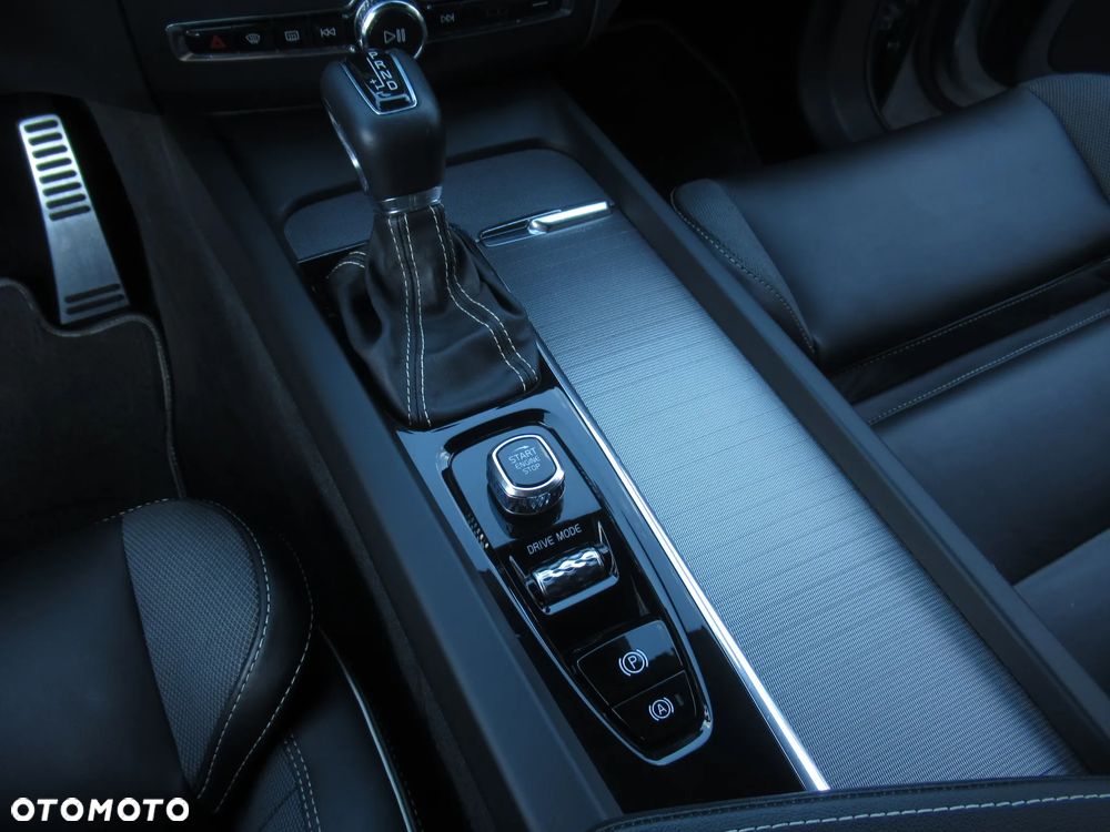 Volvo XC 60 T4 R-Design - 16
