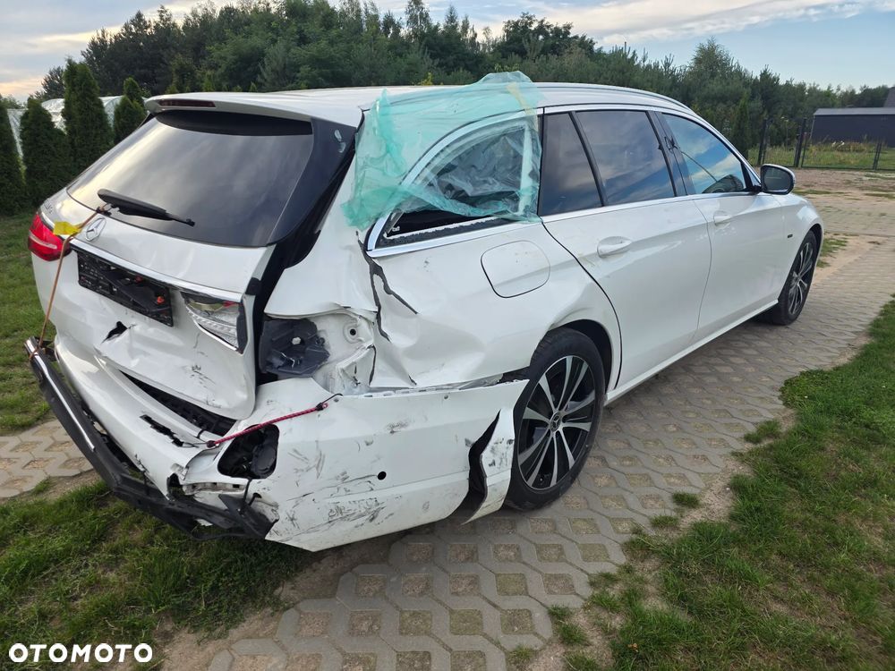 Mercedes-Benz Klasa E 300 de 9G-TRONIC Exclusive - 24