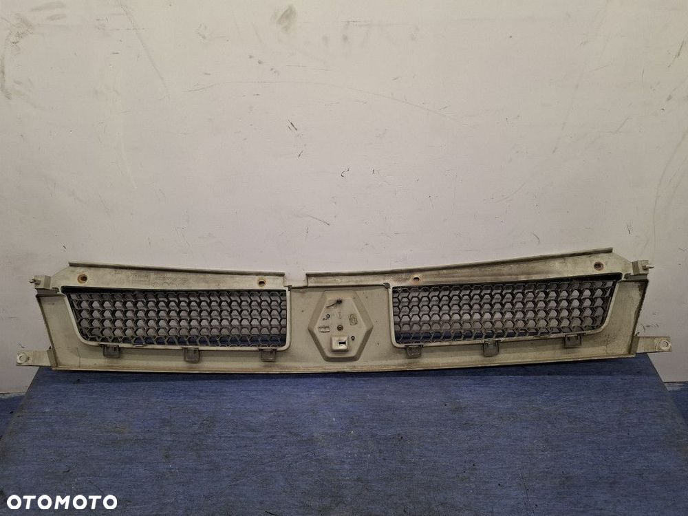 RENAULT MASTER II LIFT ATRAPA / GRILL - 2
