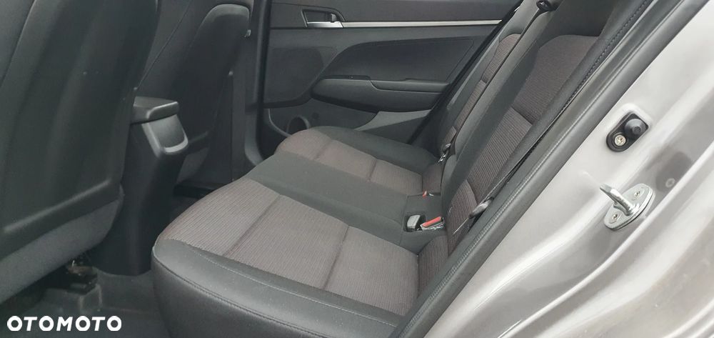 Hyundai Elantra - 11