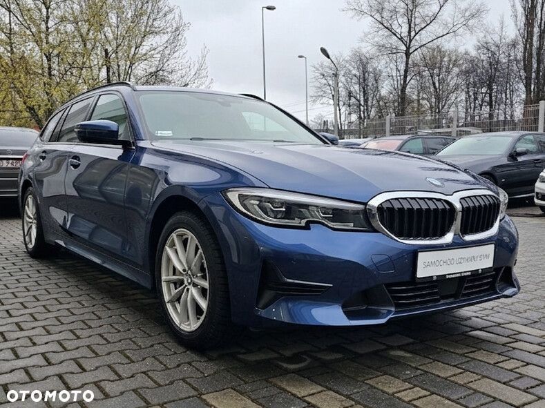 BMW Seria 3 330i xDrive - 11