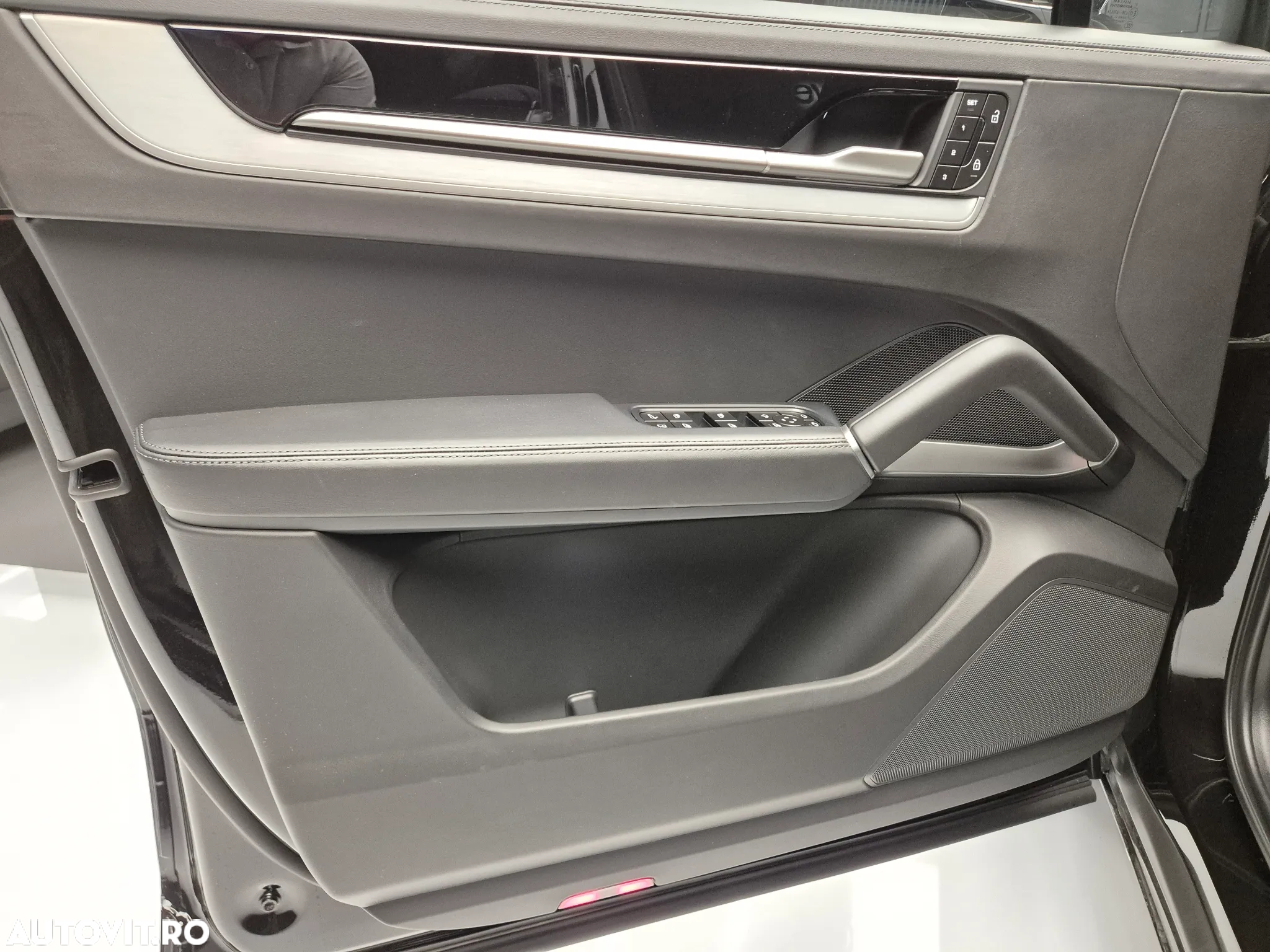 Porsche Cayenne Coupe E-Hybrid - 15