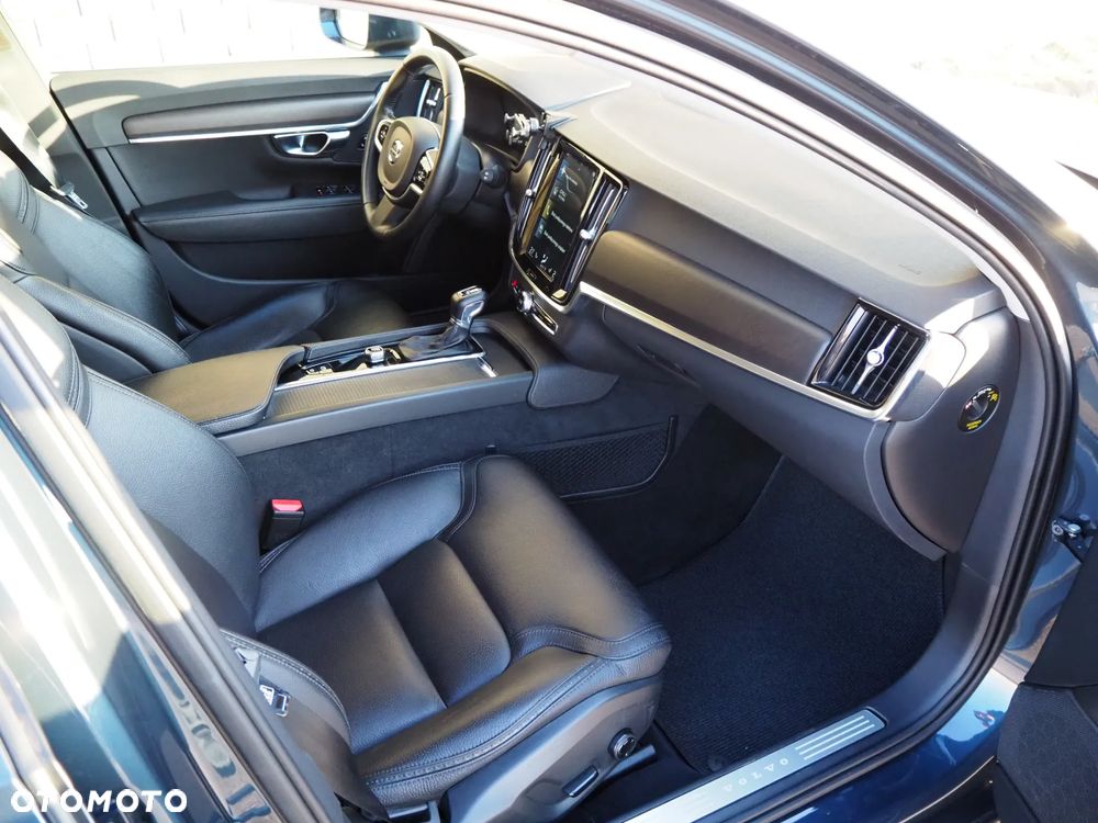 Volvo V90 Cross Country D4 AWD - 22