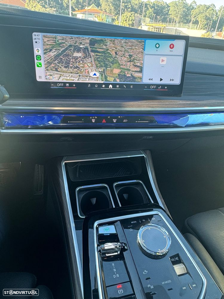 BMW i7 xDrive60 Pack Desportivo M - 16