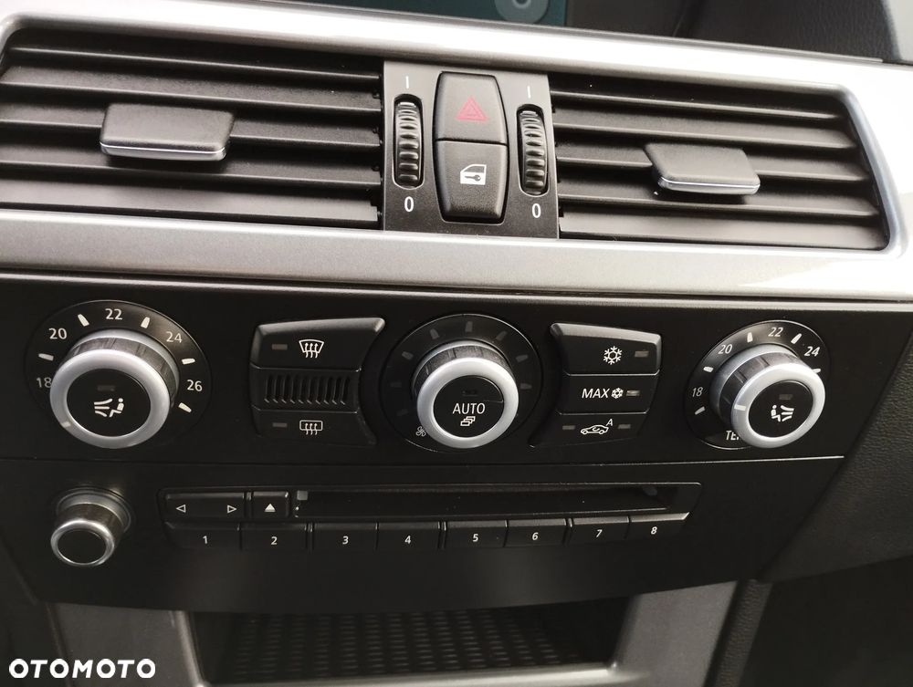 BMW Seria 5 523i Touring - 14