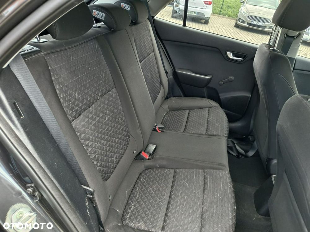 Kia Rio - 16