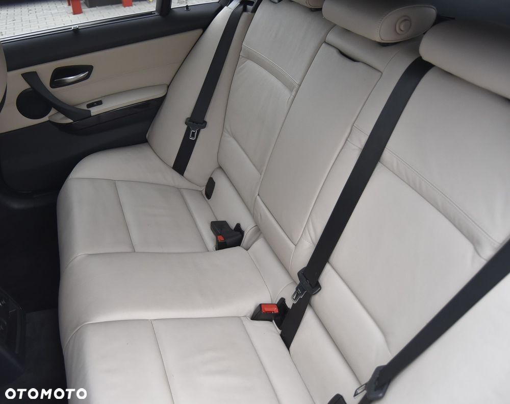 BMW Seria 3 325i xDrive Edition Exclusive - 20