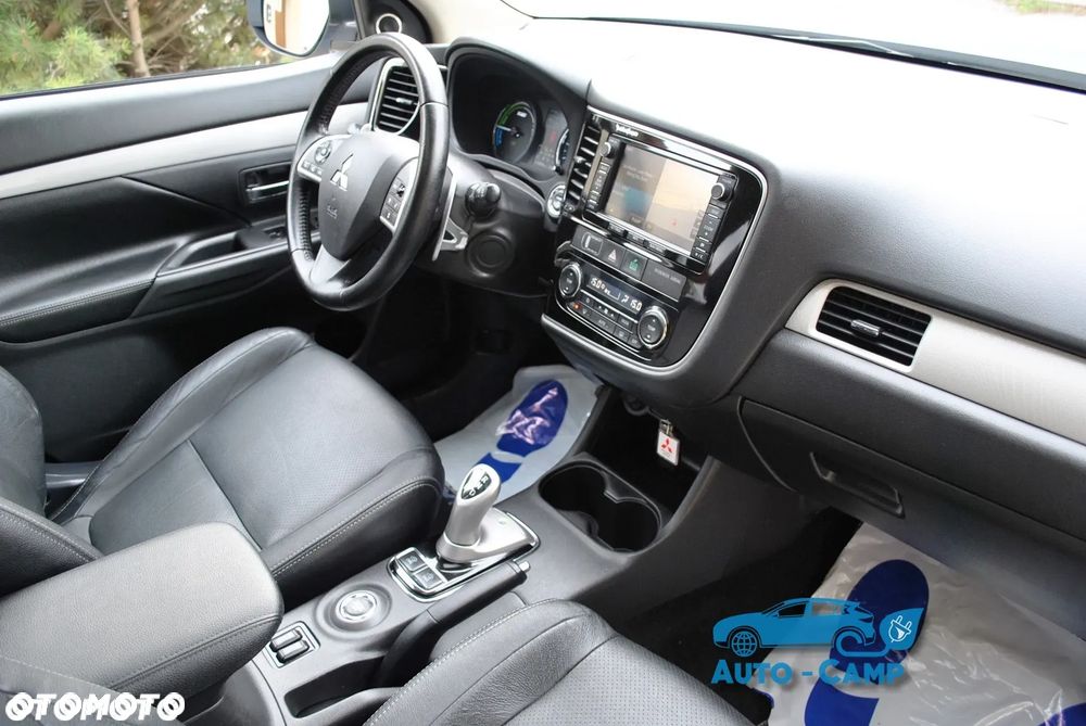 Mitsubishi Outlander Instyle NAVI + - 37