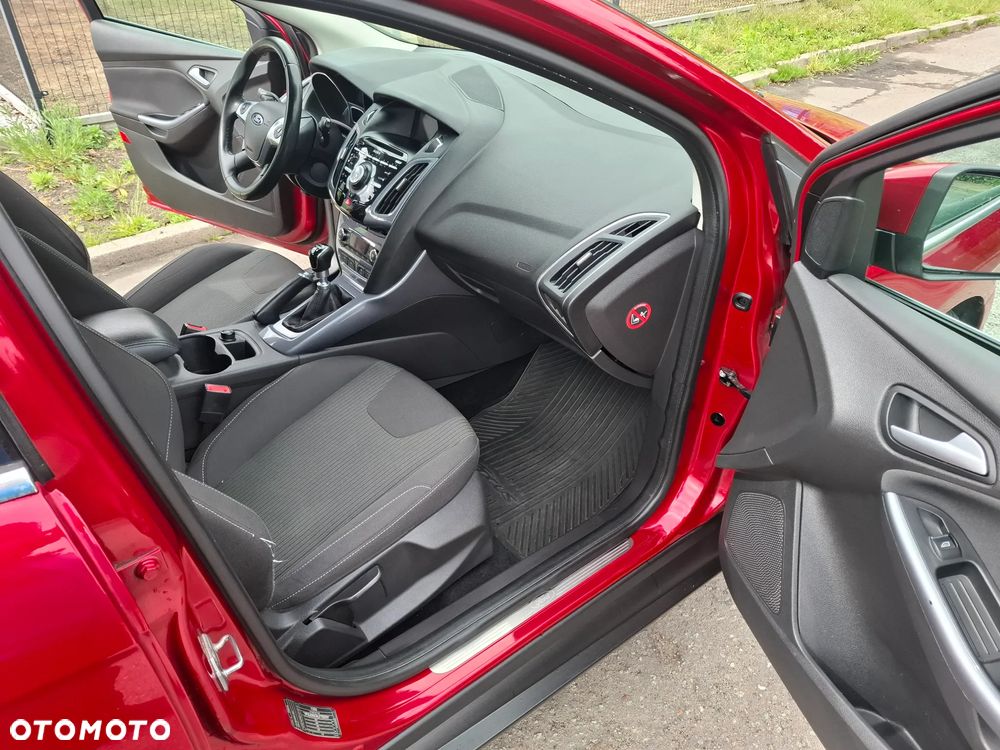 Ford Focus 2.0 TDCi DPF SYNC Edition - 11
