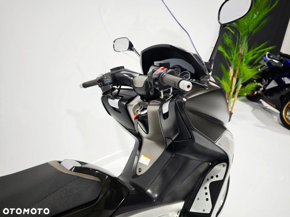 Yamaha Tmax - 12